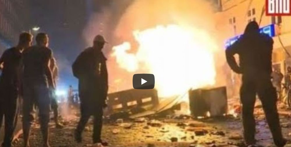 G20-Terror in Hamburg - Brennende Straßenzüge neben Politiker-Kokon / 08.07.2017 ('BILD'-Video)